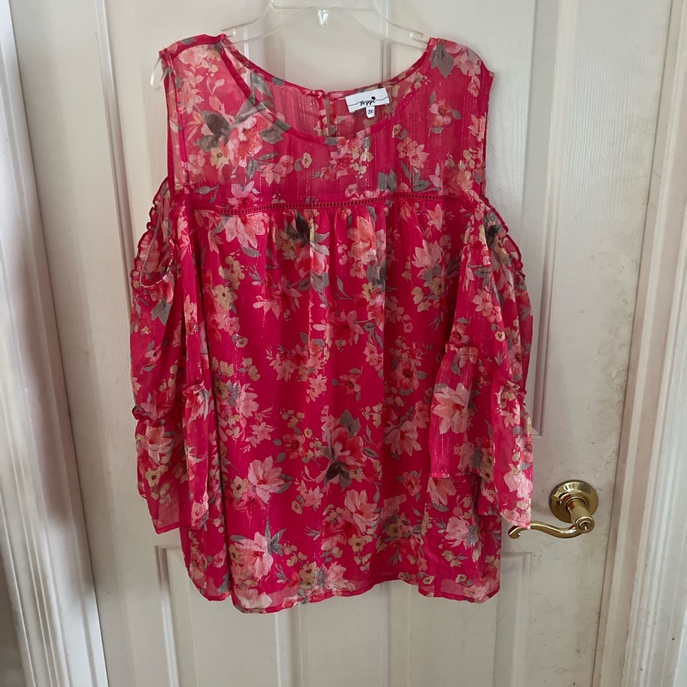 NWT cold shoulder pink floral print top with tinsel sparkle detail
